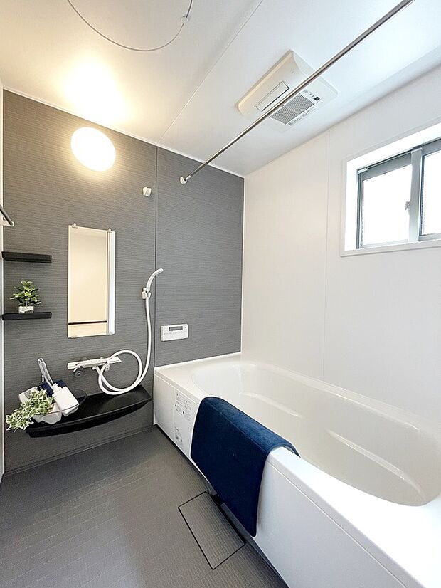 【施工例】一日の疲れを癒すバスルームは、ゆっくりと足を伸ばして入浴できる、ゆとりある一坪タイプの浴槽です!