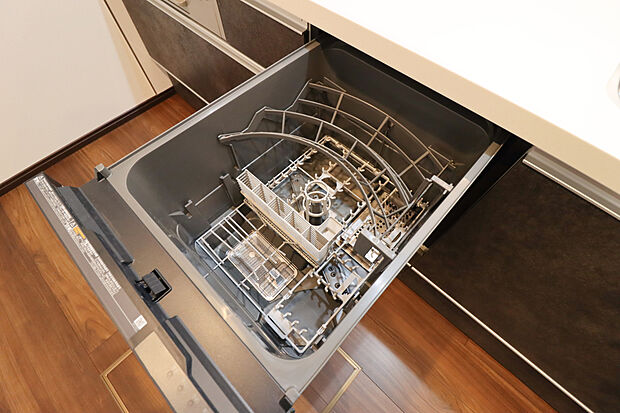 【食器洗浄乾燥機】■後片付けをサポート!食事後の家族のくつろぎタイムもゆっくりと過ごせます♪
■朝食準備や送り迎え…と忙しいママも大助かり!