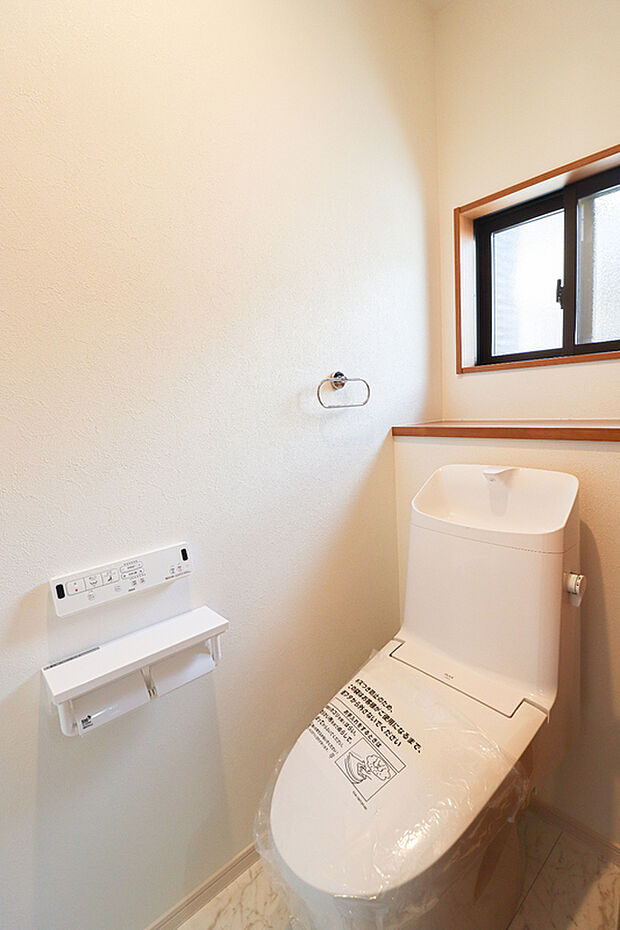 【【トイレ】】■ウォシュレット機能付き!トイレ2カ所あるので、朝の混雑も解消♪(写真撮影:R6.10)