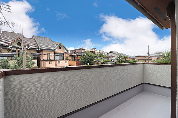 深呼吸できるくつろぎスペースにするか、趣味の場に使うか。バルコニーは楽しみいっぱい!