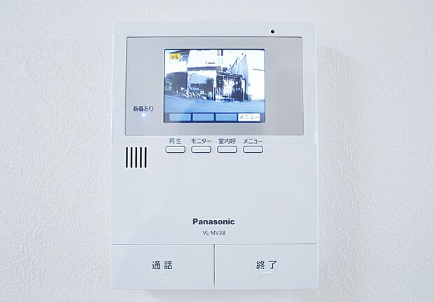 【【ドリームタウンシリーズ共通仕様:モニター付きインターホン】】●〇TVモニター付インターフォン●〇
■来客者を確認出来るTVモニタ-付インターフォン。
普段の生活時はもちろん、お子様が一人でお留守番する際にも安心ですね!