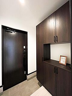 【ドリームタウンシリーズ施工例：玄関】