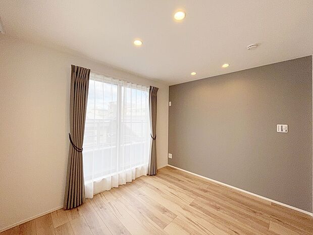 【【ドリームタウンシリーズ施工例:洋室】】充分な広さと収納機能を備えた部屋はお子様の自発性と成長を促します。お子様の成長を支える、勉強や好きなことに没頭する学びの空間にどうぞ。