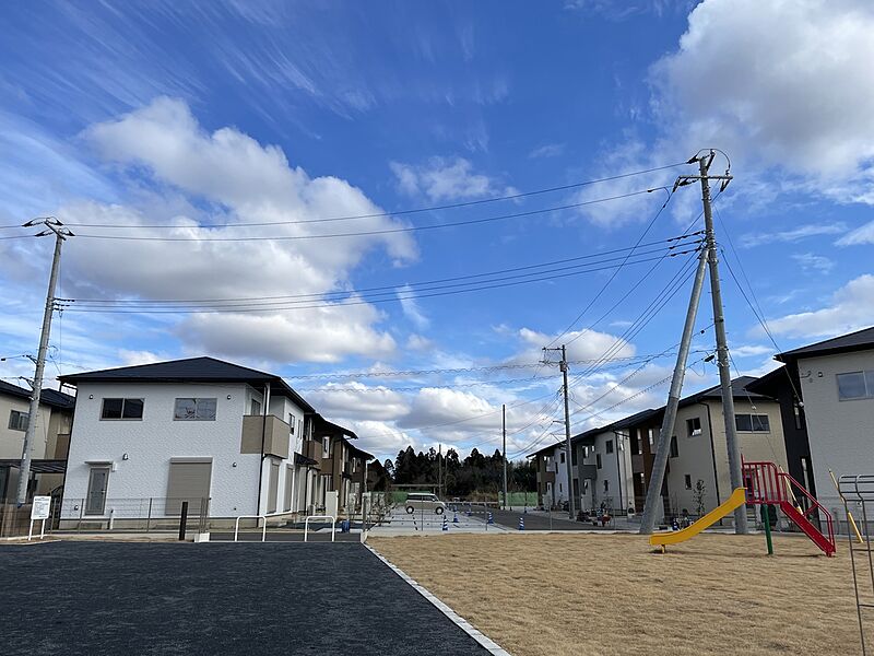 分譲済みの街並み写真になります。
静かで快適な生活環境とシンプルで美しい街並みになっています。