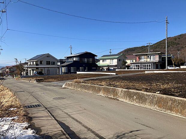 分譲地前面道路(2026年2月撮影)