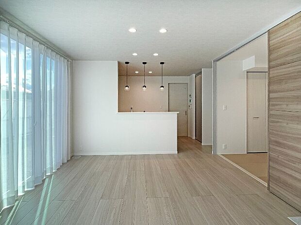 【LDK+和室1】ダイニングに和室が隣接しています。(2025年4月撮影)