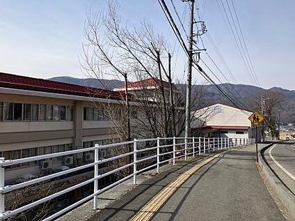 茅野市立宮川小学校 約1,950～2,030m(徒歩25～26分)