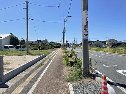 現地西向き前面道路(歩道)
