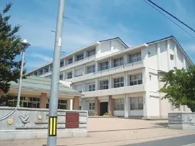 鳥取市立西中学校(約700m)