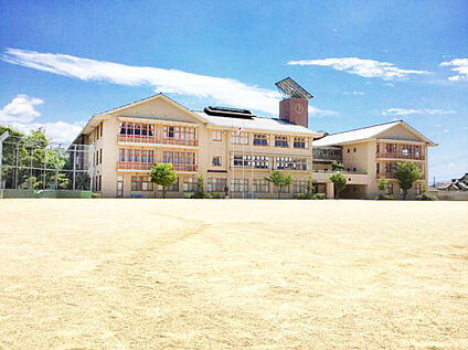 彦根市立旭森小学校 1349m