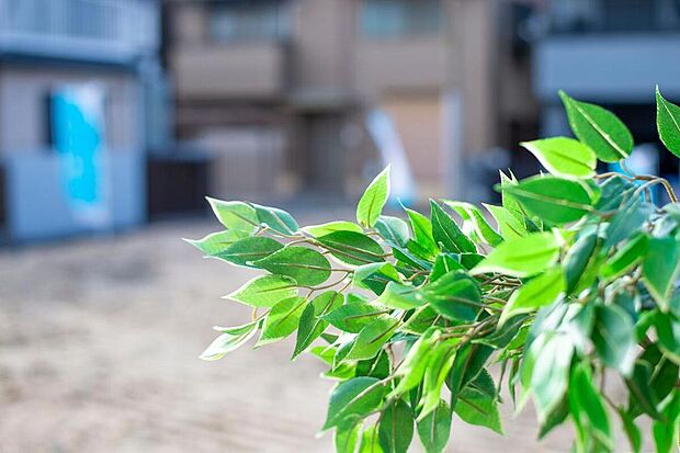 【現地土地写真】
阪神本線・なんば線「尼崎」駅まで徒歩7分。大阪中心部や三宮、姫路方面へのアクセスが良好!通勤・通学にも便利な立地に、全3区画の自由設計対応分譲地が誕生。理想の住まいをご検討ください。
