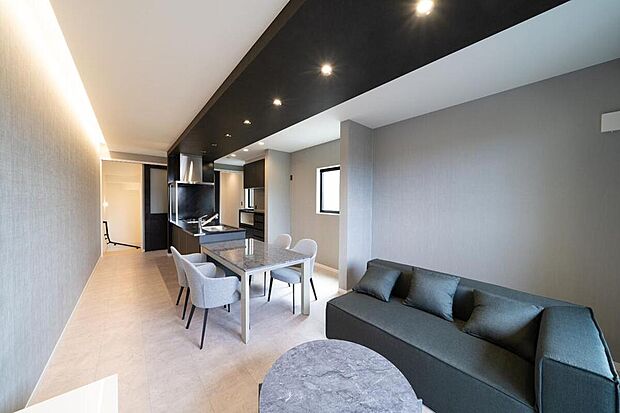 【本分譲地に建築可能な建物プラン例】
キッチン背面の袖壁の効果によって、キッチン・ダイニング・リビングが緩やかに仕切られています。《分譲地外:建物面積89.10m2、建物価格1662万円》