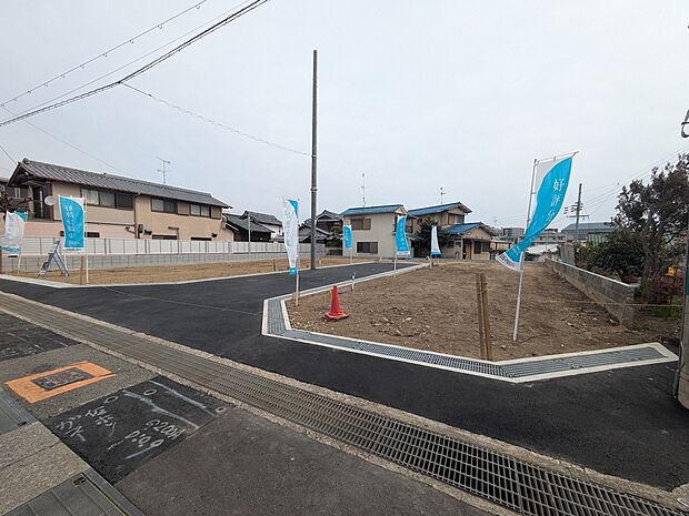 【現地写真】
大阪モノレール本線「少路」駅まで徒歩13分~14分。3階建ての住まいをご検討いただける全4区画の分譲地。角地を含め、お好みの区画をお選びいただけます。