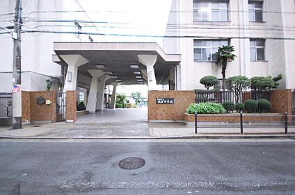 城東中学校 約750m(徒歩10分)