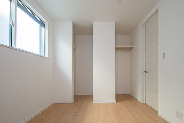 【【3階洋室(約5.8帖)/3号地】】1階と3階には独立性の高い洋室を配置◎子ども部屋や在宅ワークスペース、趣味の部屋など、ライフスタイルに合わせてご活用いただけます。