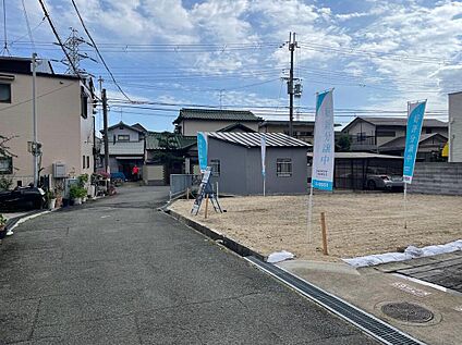 【前面道路を含む現地写真】