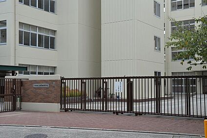 新豊崎中学校 約750m(徒歩10分)