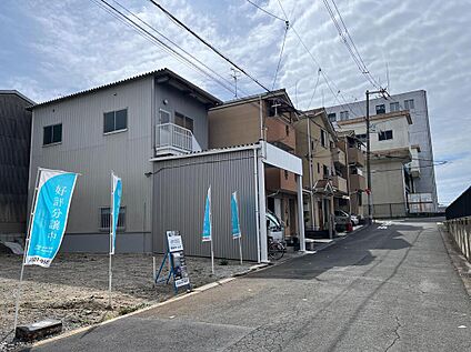 【前面道路を含む現地写真】