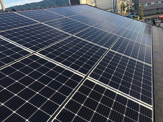 【太陽光パネル搭載（標準仕様）】全棟、太陽光発電パネル搭載。毎月の光熱費が抑えられるます。ゼロエネルギーハウス仕様。EV用200Vコンセントも全棟外部に完備しています。