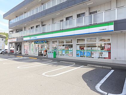 ファミリーマート　八本松磯松店 340ｍ(徒歩5分)