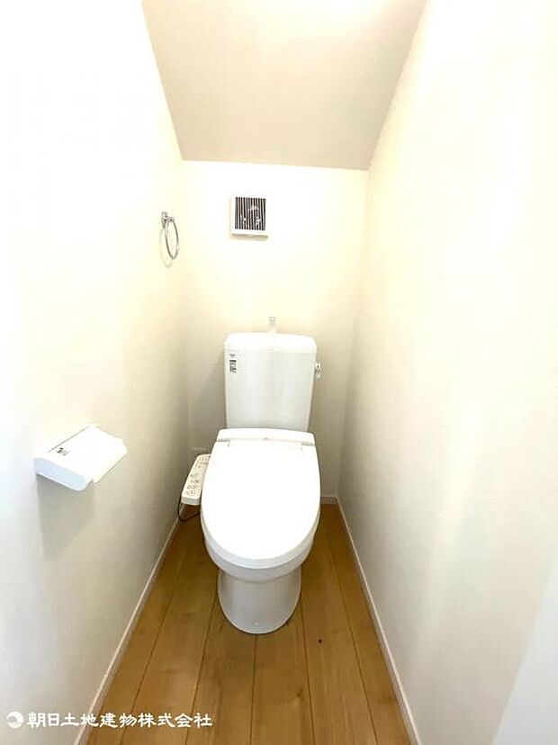 【トイレ】トイレには快適な温水清浄便座付。