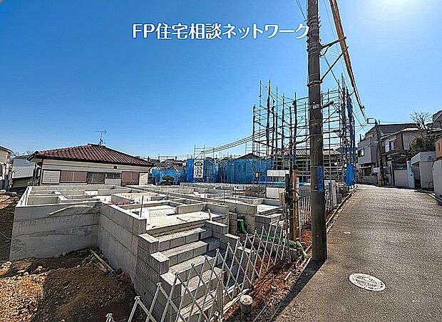 閑静な住宅地で子育て家族にピッタリ。自然に包まれた穏やかな暮らしを実現するための、ゆとりある住環境が整っています。緑の潤いを感じながらホッと生活できそう。