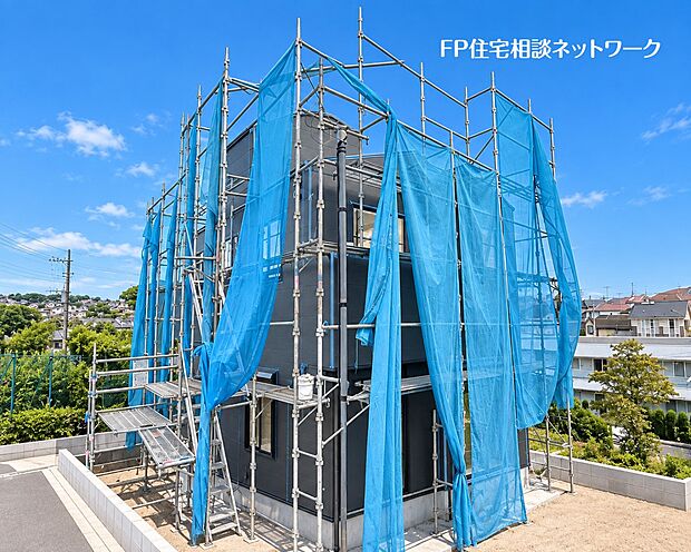 四季を通じて自然と触れ合えるスポットが周辺には盛りだくさん！お散歩やジョギング、週末のご家族での遊びに最適です。目の前に広がる開放感とゆとり、暮らしの夢を育む理想の住まいがここにはあります。