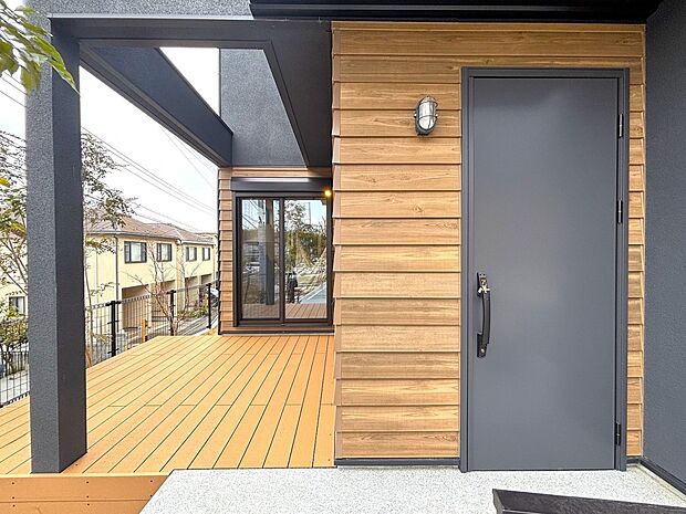 【現地外観写真】ウッドデッキ