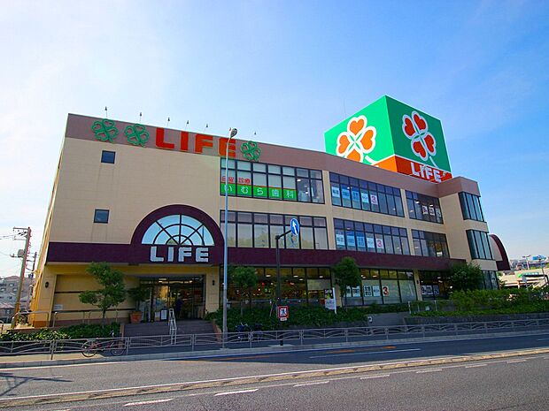 ライフ鶴見店（約1,900m・徒歩24分）