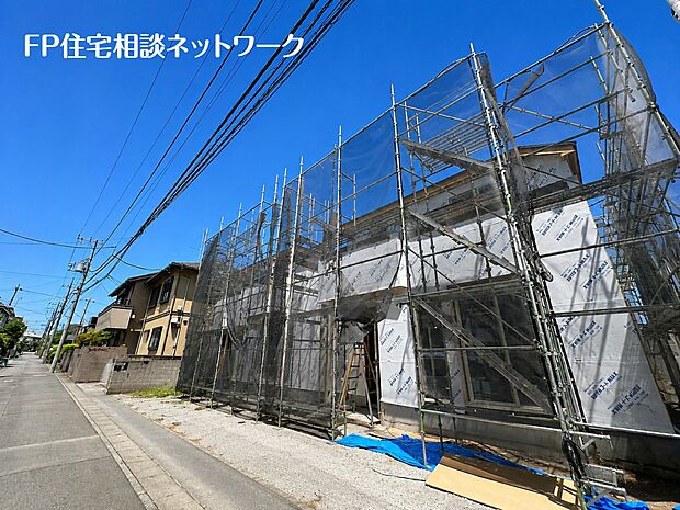 【前面道路含む現地写真】毎日のお散歩も快適な緑に恵まれた閑静な住宅地は、伸び伸びスローライフを叶えてくれます。自然豊富な季節の移ろいを身近に感じられる環境で子育てすれば、お子様もきっと素直に成長してくれるはずです!