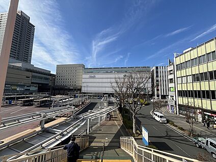 JR鶴見駅前 1200m(15分)