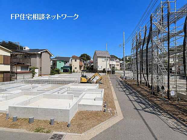 【前面道路含む現地写真】四季を通じて自然と触れ合えるスポットが周辺には盛りだくさん！お散歩やジョギング、週末のご家族での遊びに最適です。