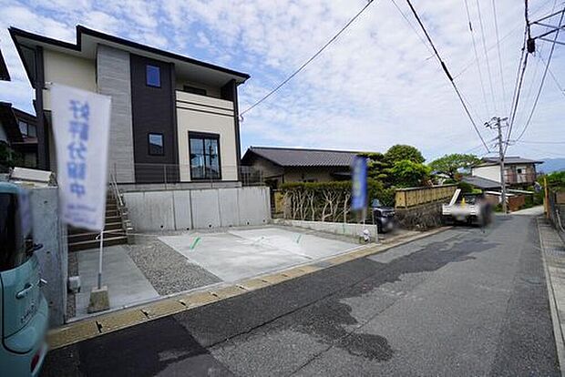 前面道路は南側約4.6mの公道に面しています。
住人以外の車の進入も少なく、小さなお子様を持つご家庭にも安心です^^