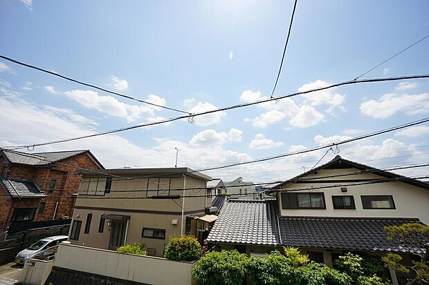 【眺望】2階バルコニーからの眺望です。前面に遮るものがなく景色を一望できます。日当たり良好。お洗濯物が良く乾きます。