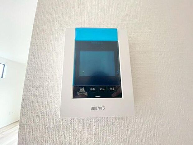 【防犯設備】防犯性もばっちり、TVモニター付きインターホン完備。大きなモニターで玄関先を確認できます。録画機能が付いているので不在時の訪問者も確認できて安心です^^