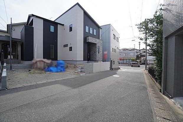 【外観】前面道路は北西側約6mの公道に面しています^^
西鉄バス「片縄」歩2分!大橋天神博多駅など多方面行♪