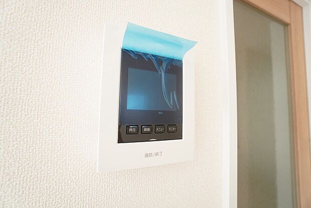 【TVモニター付きインターフォン】防犯性、セキュリティ対策に安心できるテレビモニター付きインターフォンです。セールスマン対策にもなり安心できます。