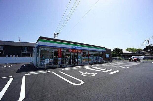 ファミリーマート新宮湊店(約701m)