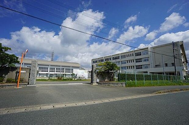 新宮町立新宮中学校(約2,171m)