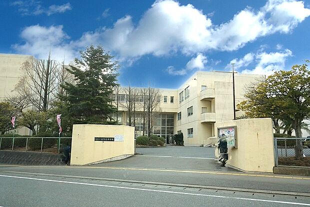 古賀市立古賀北中学校（約1,724m）