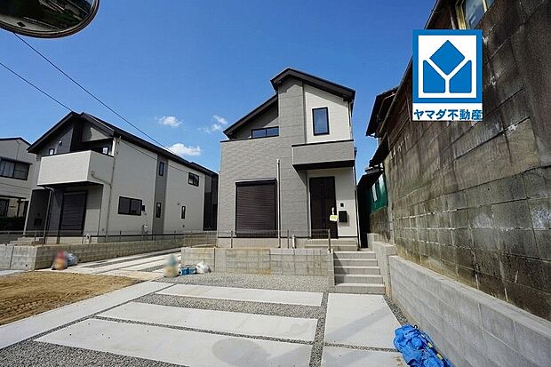 【現地外観写真】3LDK☆(4LDK対応可)
5帖の納戸付き♪家族とのコミュニケーションが取りやすいリビング階段^^カースペース2台分確保^^