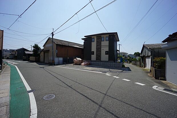 【前面道路含む現地写真】大型車の通行が少なく、騒音や振動が少ないので静かで快適な生活を送れます。