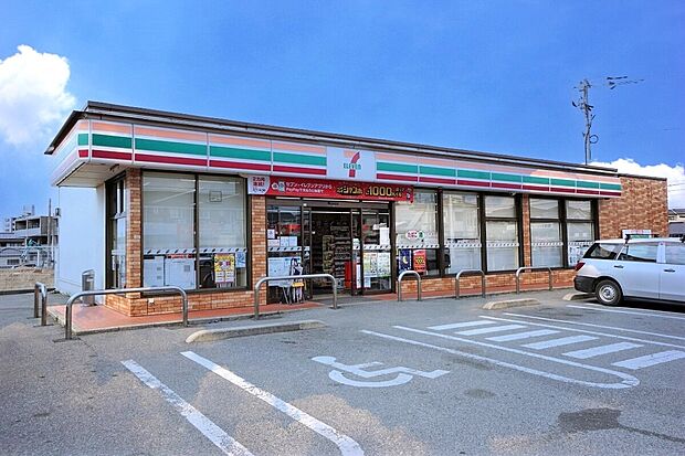 セブンイレブン古賀花見東7丁目店（約550m）