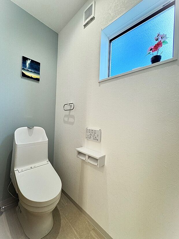 【トイレ】節水で環境にも家庭にもやさしい!見えづらかったふち裏がなくなり、手前も奥も格段に見やすくお掃除らくらく♪