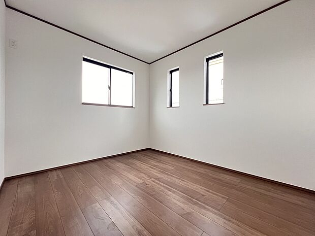 洋室6帖 2面採光の明るい居室です(A号棟)