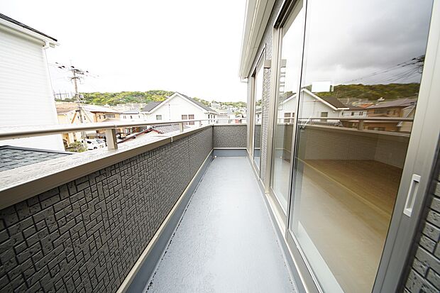 2部屋から行き来可能な続きバルコニー(同仕様)