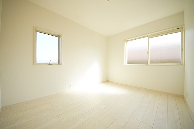 2階には洋室を3部屋ご用意いたします(1号棟同仕様)