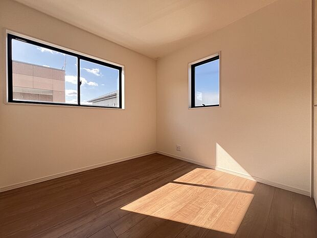 2階には洋室を3部屋ご用意いたします(同仕様)