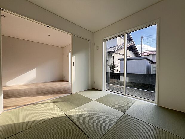 4.5帖の和室 リビングから出入り可能です