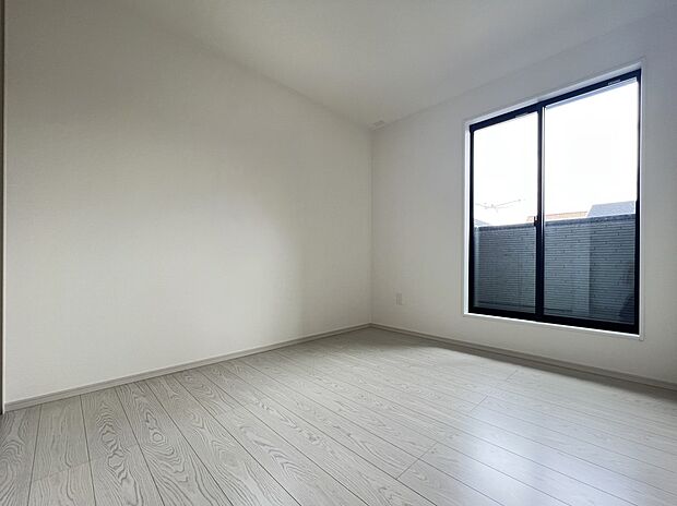 洋室8帖 ウォークインクローゼット、バルコニー付の居室です(同仕様)